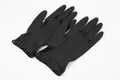 guantes de nitrilo color negro en fondo blanco